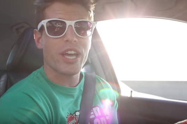 Man Jams Out To "Build Me Up Buttercup" In Busy Traffic, Films Strangers' Priceless Reactions - picture 2