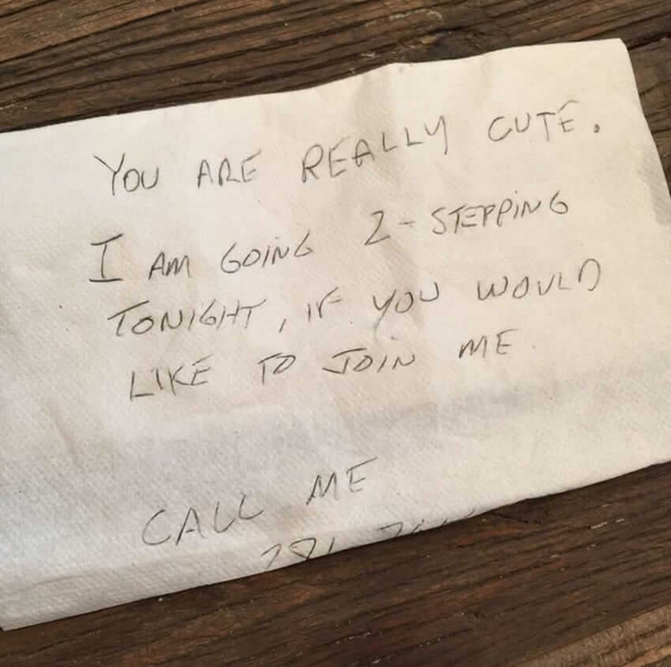 Man Leaves Flirty Note on Married Woman’s Car—She Looks Closely A The Phone Number And Is Shocked - picture 3