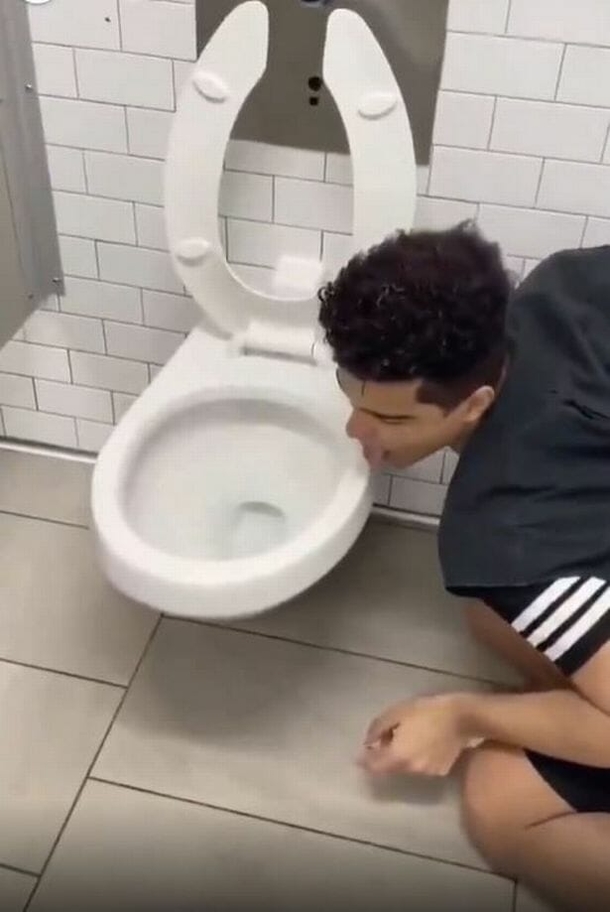 Man licks toilet bowl as part of ‘coronavirus challenge’, life is now in danger after testing positive - picture 2