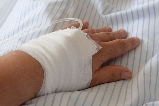 Man Nearly Dies After Getting Sick From Biting His Nails - picture 3