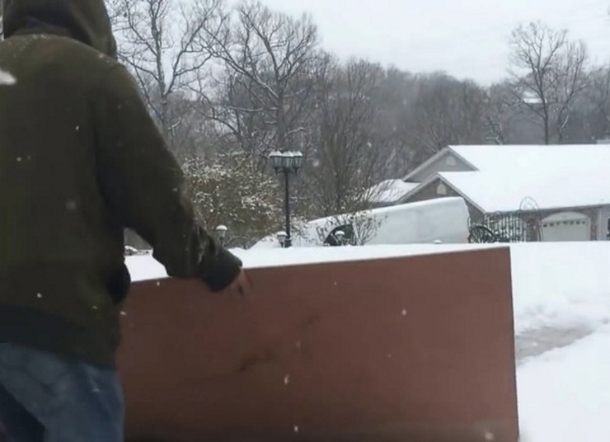 Man Removes Driveway Full Of Snow, Threw Away Shovel For A New Method Everyone Will Love - picture 3