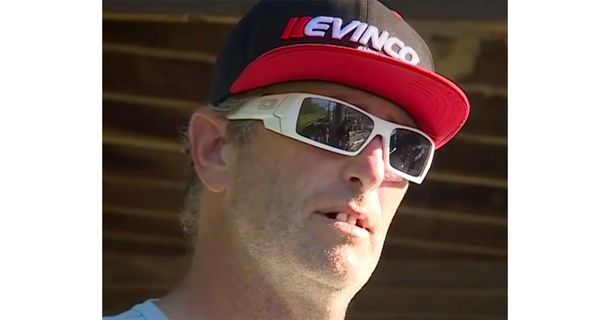 Man saves 4 kids from drowning in vehicle after Father shoots their mom while driving - picture 2