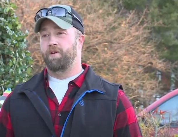 Man sees dad and daughter struggling with wheelchair so he approaches them with an offer - picture 5