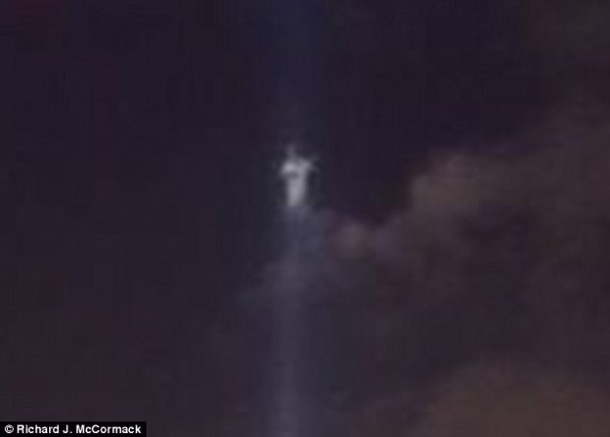 Man Snaps Scenic Pic On 9/11, Quickly Realizes He Captured A True Miracle On Film - picture 3