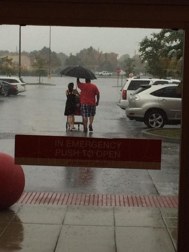 Man Sneaks Up Behind Woman, Shocked When She Sees What’s With Him - picture 3