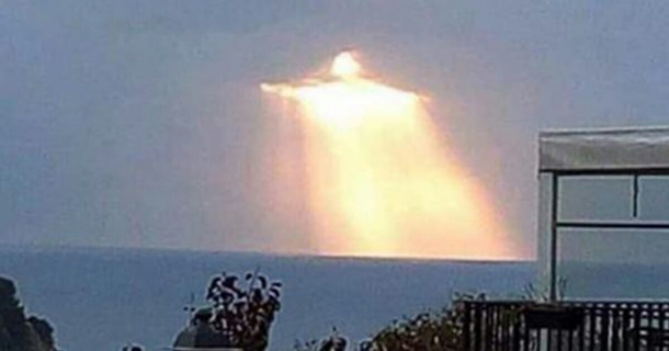 Man Takes Picture Of Glowing Figure Shining Through Clouds: Here's Who Many Think It Looks Like - picture 2
