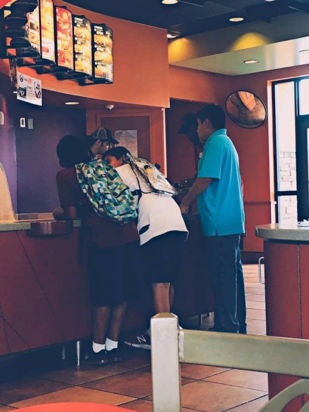 Man Takes Picture Of Rowdy Boys At Taco Bell, But Never Expected What Happened Next - picture 3