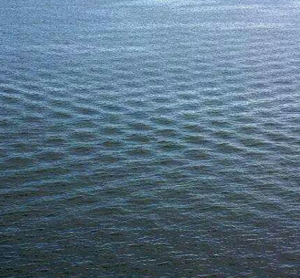 Man Takes Picture Of Strange Square Shaped Waves, Soon Realizes They're A Danger - picture 4