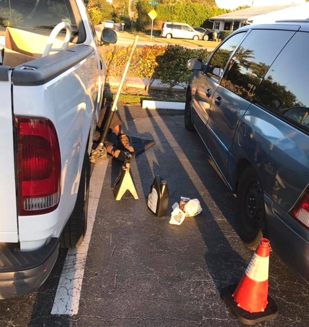 Man Unsure Of Homeless Man, Sees His Van & Is Surprised By Sight Inside - picture 2