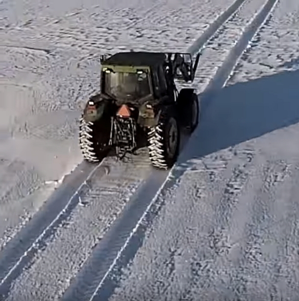 Man Uses Tractor To Make Message In The Snow, End Result Has Internet In Laughter - picture 2