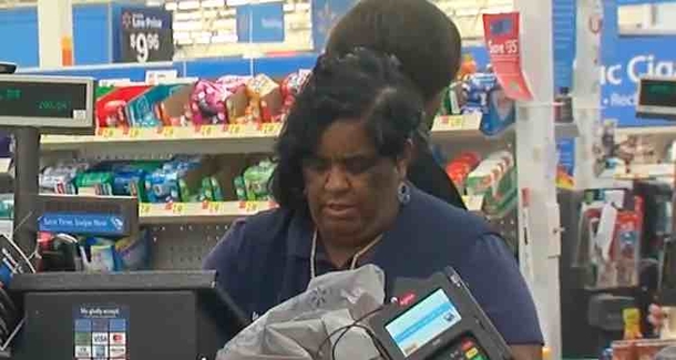 Man Walks Into Walmart With $2300 Cash, But One Cashier Chose Not To Help Him - picture 2