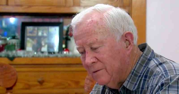 Man Walks Into Walmart With $2300 Cash, But One Cashier Chose Not To Help Him - picture 3