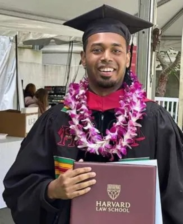 Man who worked as a garbage collector to support his family is now a Harvard Law School graduate - picture 6
