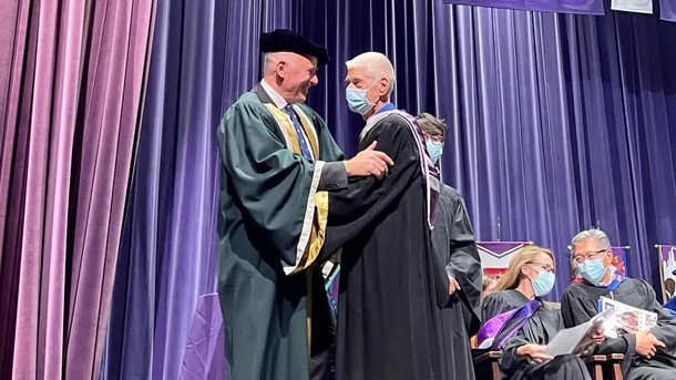 Man with Alzheimer’s fights memory loss by attending school, earns university degree in his elderly years. - picture 5