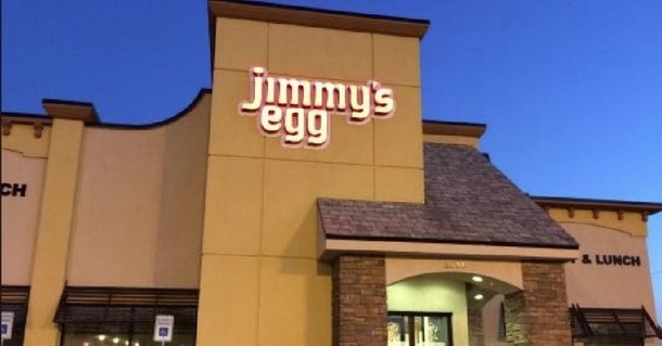 Man ‘Rewards’ Family Praying Before Meal, Runs Off As They’re Left In Tears - picture 2