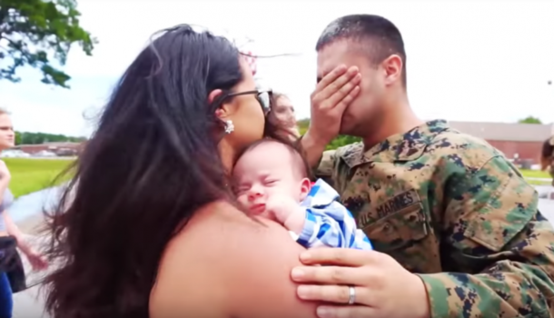 Marine Makes It Back Stateside After His Deployment, Loses It When He Sees What His Wife Is Holding - picture 4