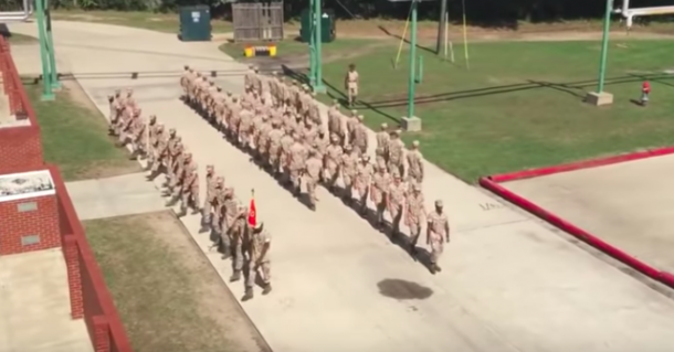 Marines Pull Off A Drill Trick So Mesmerizing That We Can’t Stop Watching It - picture 2