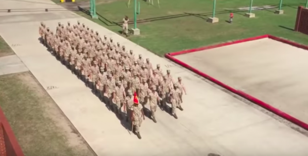 Marines Pull Off A Drill Trick So Mesmerizing That We Can’t Stop Watching It - picture 3
