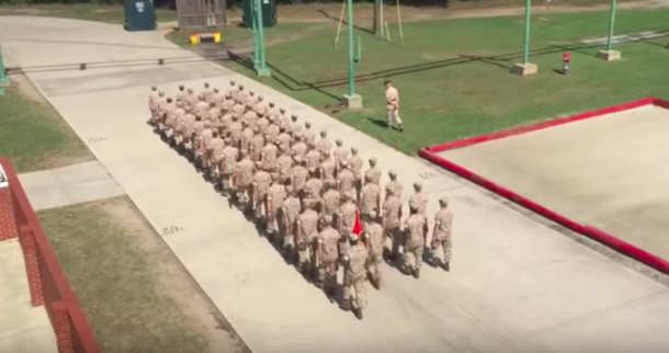 Marines Pull Off A Drill Trick So Mesmerizing That We Can’t Stop Watching It - picture 4