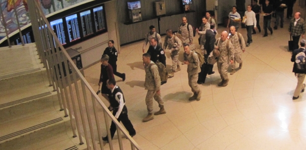 Marines were on their way home. Then passengers in first class offer them their seats - picture 2