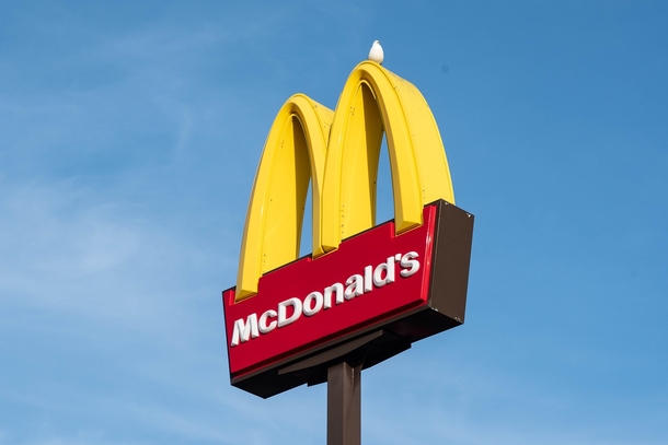 McDonald’s workers hear pregnant woman scream in bathroom – help deliver healthy baby moments later - picture 2