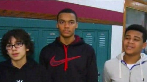 Middle School Basketball Players See What's Happening In Stands, Walk Off Court (Video) - picture 2