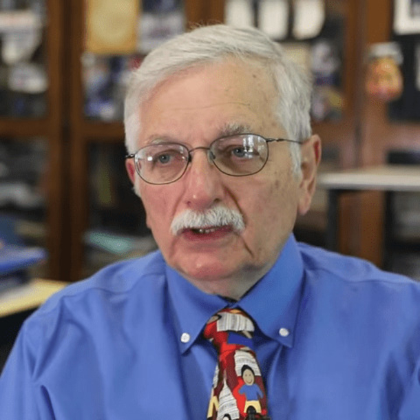 Middle school teacher kepts one chair empty in classroom for 52 years as an important lesson - picture 4