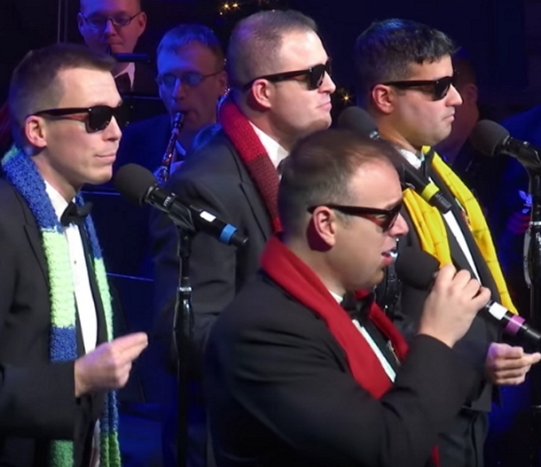 Military Band Sings A Special Christmas Classic, Pay Attention To The Man In Yellow Scarf, Amazing! - picture 4