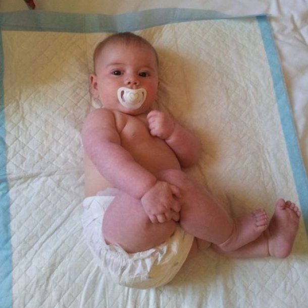 Mom Alarmed By What Baby Did With Her Hand, Looked At Husband In Shock - picture 2