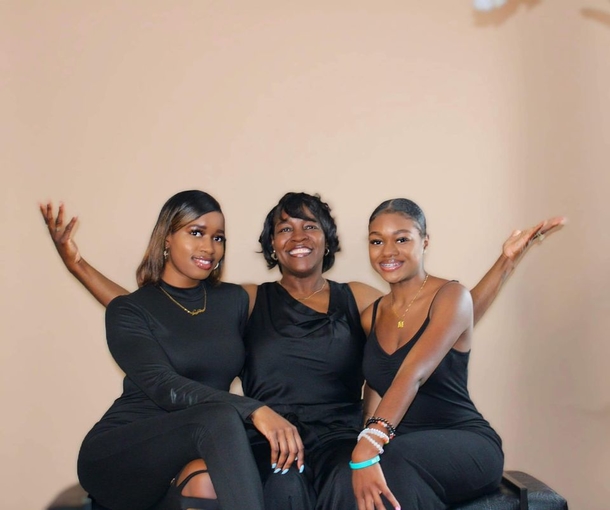 Mom and 2 young daughters die in car crash with deputy – rest in peace - picture 2