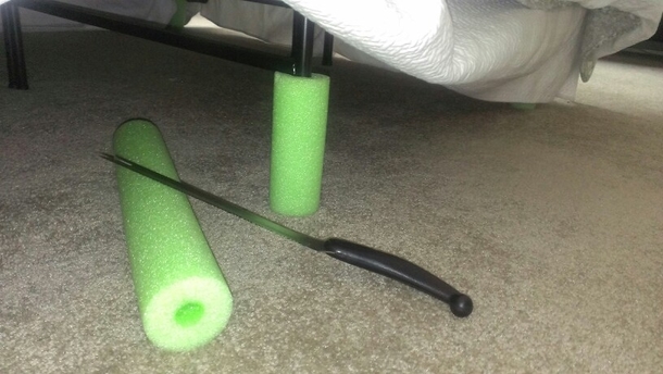Mom buys extra pool noodles. Here are 11 nifty ways they can solve common household problems - picture 11