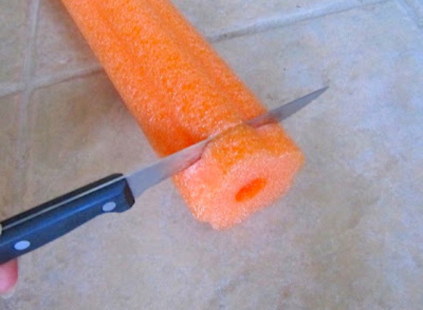 Mom buys extra pool noodles. Here are 11 nifty ways they can solve common household problems - picture 9