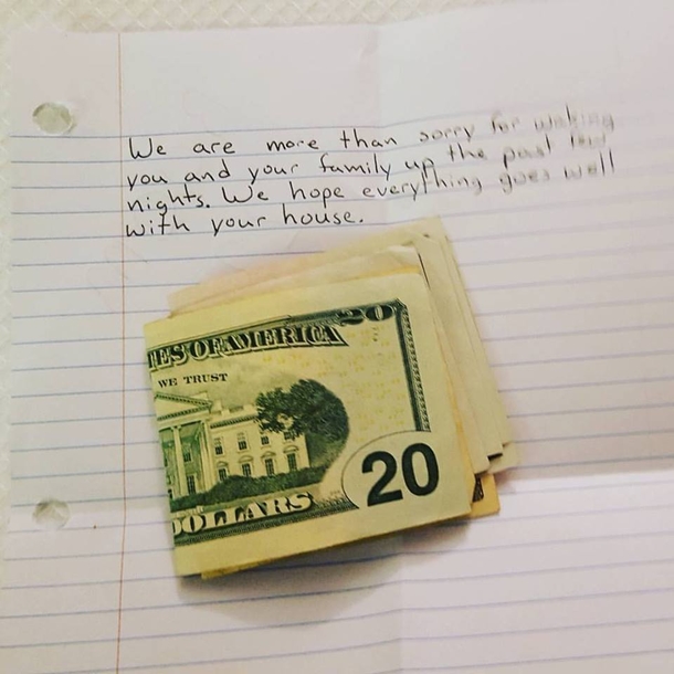 Mom Confronts Loud Teens In Hotel, Later Finds Note Slipped Under Door That Makes Her Mouth Drop - picture 4