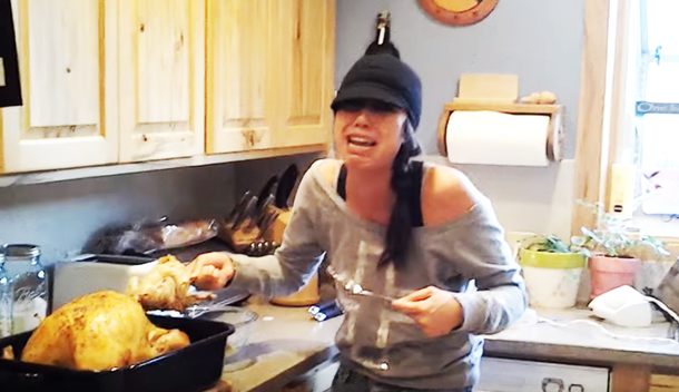 Mom Convinces Daughter She Cooked The Turkey’s Baby, Captures Hilarious Reaction - picture 2