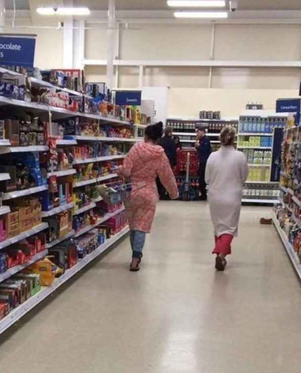 Mom Dashes To Store In Pajamas For Baby Formula. Later, She Finds A Photo Of Herself — On A Stranger's Facebook Page - picture 3