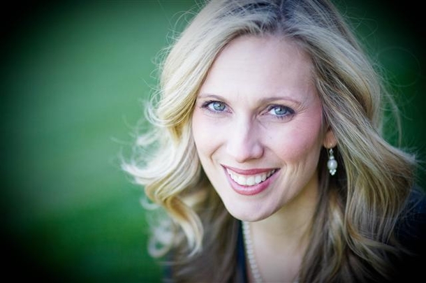 Mom Dies While Giving Birth, Husband Shows Her This When Saying Goodbye (Video) - picture 2