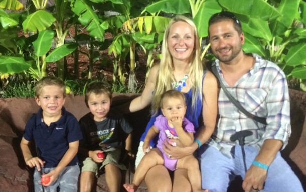 Mom Gets Strange Vibe From Couple In Checkout Line, Then Hears Scary 4 Words: "Say Bye To Mommy" - picture 2