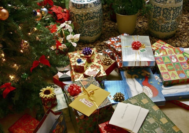 Mom Hears 6-Year-Old Crying In Room, Then She Sees Heartbreaking Christmas Card He Received - picture 9
