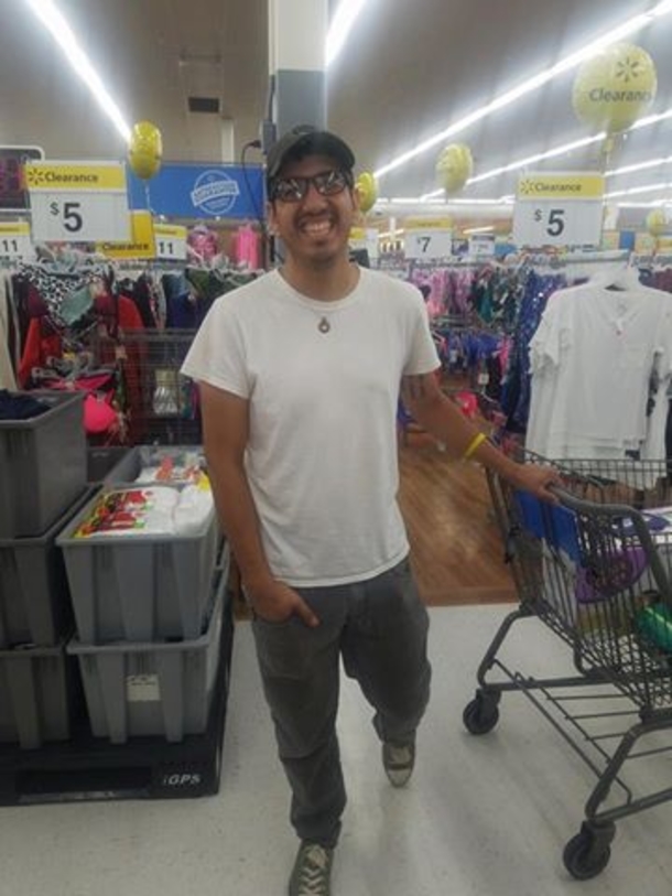 Mom Is Approached By A Stranger, Freaks When She Saw What Was In His Hand - picture 4