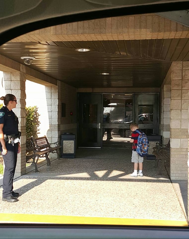 Mom Is Surprised When She Sees Son Not Go Into   School After Being Dropped Off, Then Realizes Why - picture 3