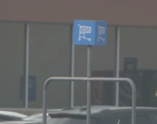 Mom Leaving Walmart Spots Person Say '6 Terrifying Words' And Hits The Brakes In Horror - picture 2