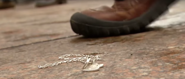 Mom Loses Daughter’s Necklace After She Dies. Then She Sees A Parent With It On Facebook - picture 2
