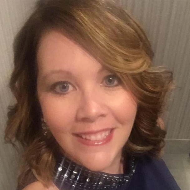 Mom Notices Her Son’s Hands On Picture Day — She Loses It Over Truth He Can’t Hide - picture 2
