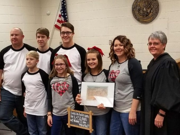 Mom Notices Her Son’s Hands On Picture Day — She Loses It Over Truth He Can’t Hide - picture 3