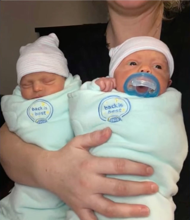 Mom of four gives excess baby formula to desperate parents after twin sons’ sudden deaths - picture 2