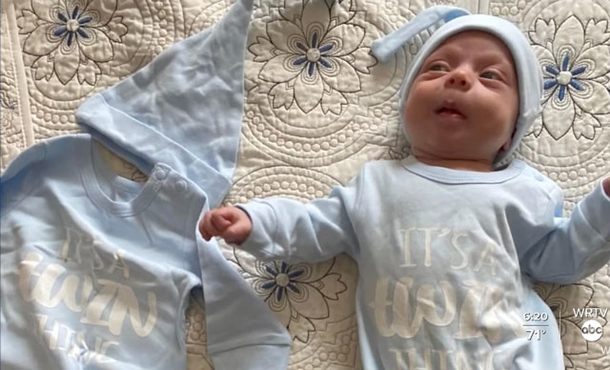 Mom of four gives excess baby formula to desperate parents after twin sons’ sudden deaths - picture 3