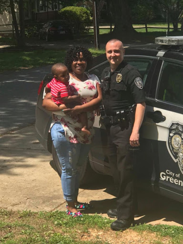 Mom posts increidble story about her next door neighbor who is a Cop - picture 3