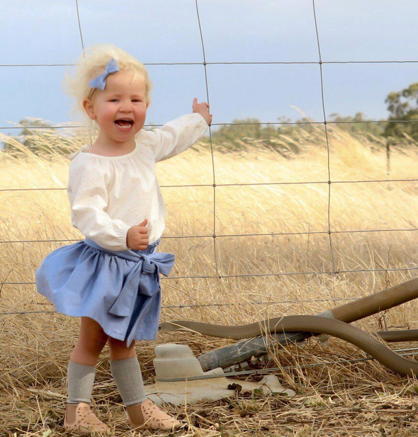 Mom Posts Pic Of Toddler, Viewers Horrified By What’s Lurking Behind Her - picture 2