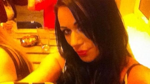 Mom Receives Backlash After She Posts Photo Of Her Christmas Tree, Does She Deserve It? (Photo) - picture 2