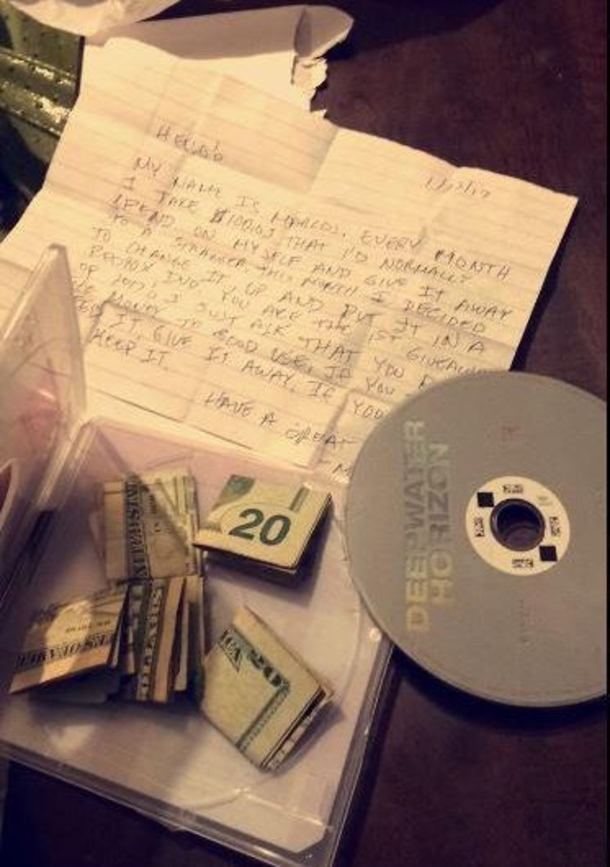 Mom Rents Redbox Movie, Shocked When She Spots What’s Hidden Inside - picture 3
